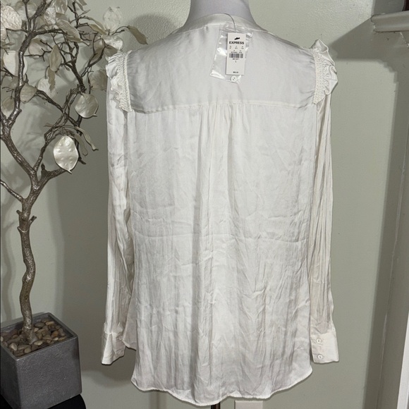 Express Ivory Button Up Blouse - Picture 4 of 4
